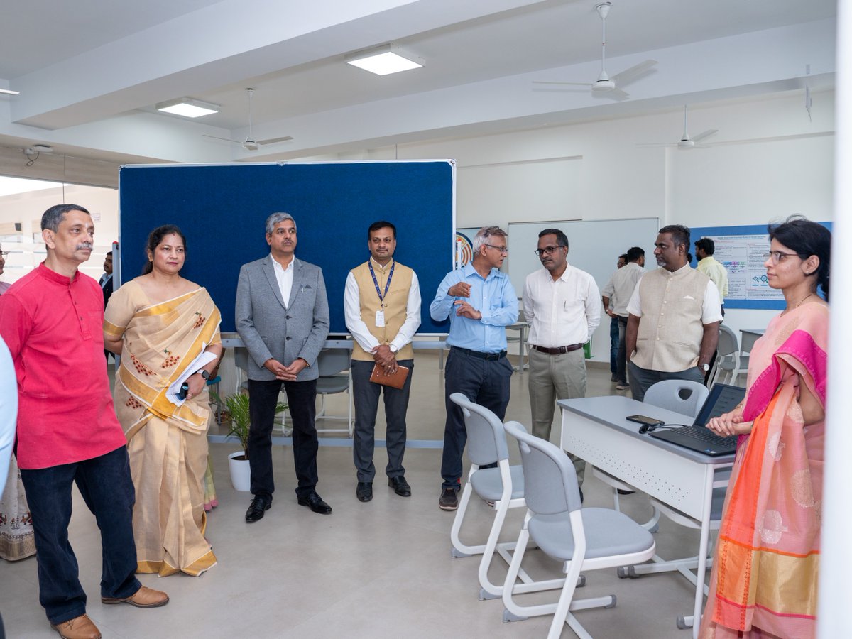MIT Vishwaprayag University, Solapur, celebrated Research Excellence Day as a meaningful tribute to the power of research and its role in driving the nation forward. Here is a glimpse of this one-of-a-kind event. 

#ResearchExcellenceDay #MITVishwaprayagUniversity
