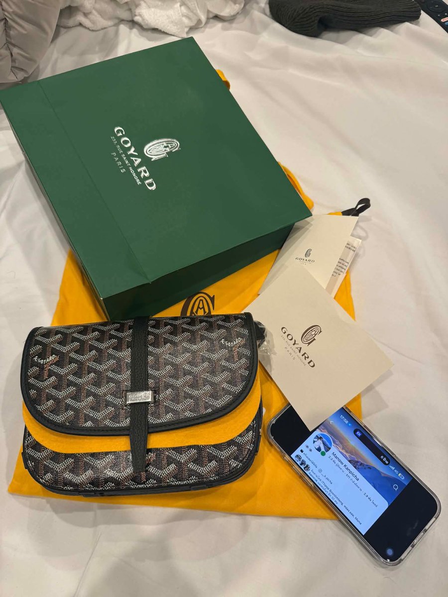 __kpicha's tweet photo. ขอปล่อยต่อ มือ1 ยังไม่แกะใช้ ซื้อจาก Goyard Kyoto Takashimaya (Japan)
มี Proof of Purchase / ใบเสร็จช็อป ตามรูป
อุปกรณ์ครบ กล่อง + Dust bag รุ่น Belvedere สีดำ

ขายเนื่องจากซื้อซ้ำ อยากได้สีแดง
ราคา 85,000 บาท

นัดรับ / ส่งได้ สนใจ dm ค่ะ
Line : twotwelve

#goyard #goyardthailand https://t.co/gP1kBfJRvY