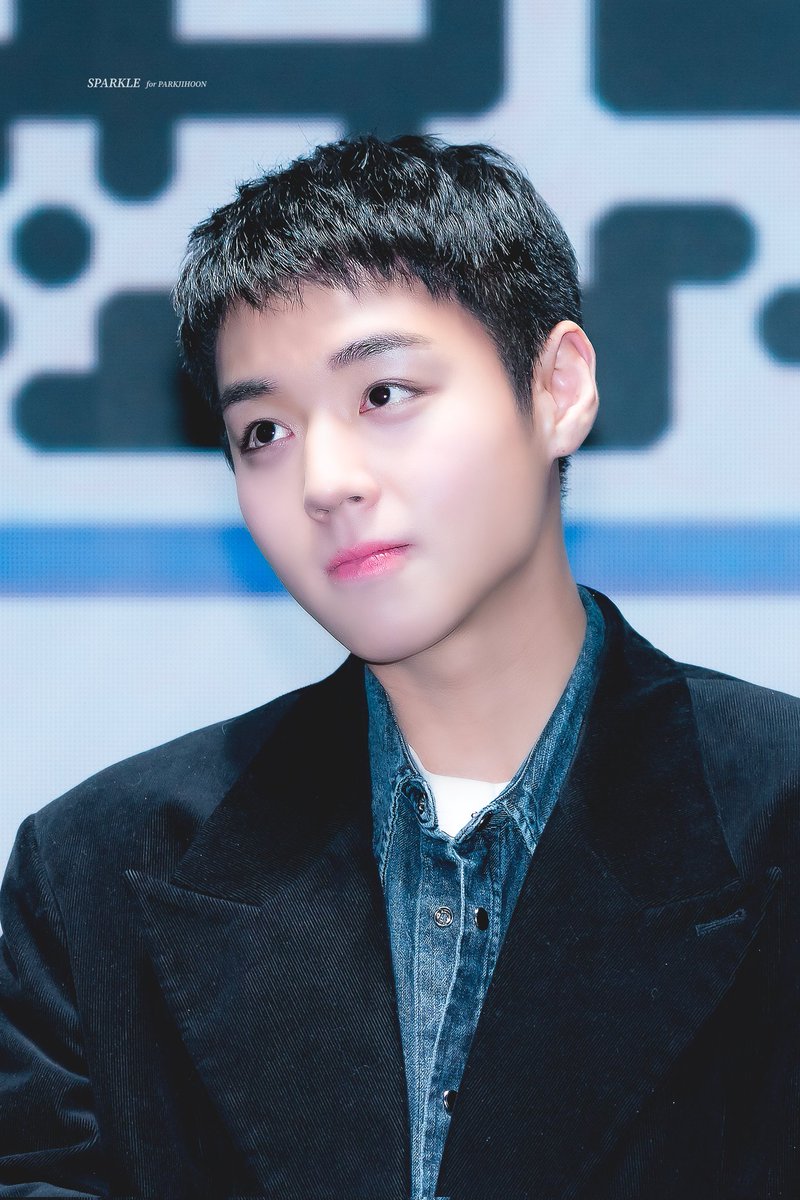 lo gak tau gw selega apa sebahagia apa se-excited apa jihoon sekali angkat bicara menggebrak satu dunia coy gile aje ... semua diobrolin dari jumlah member fix, episode, proses, kegiatan, sampe GUANLIN ... I love you park jihoon my love cinta gw. 🫰