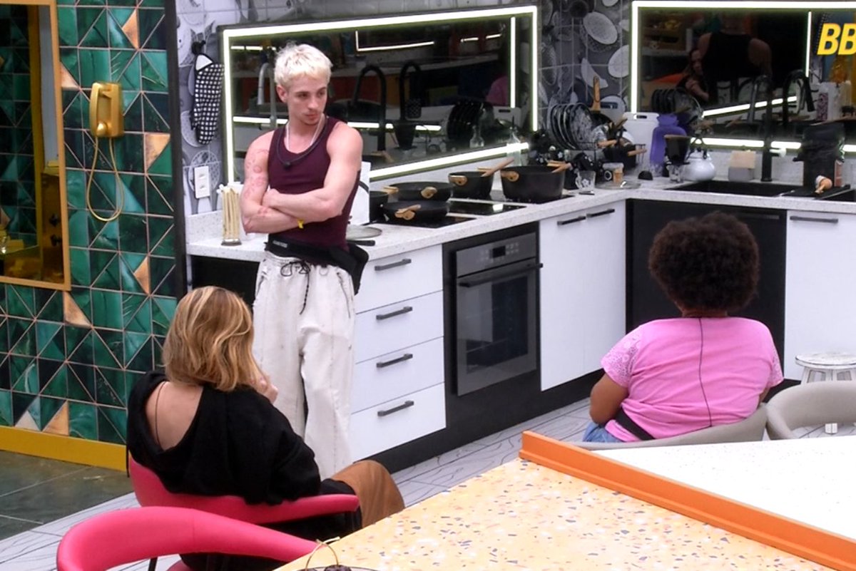 azulesbico's tweet image. babu: "se afasta da ana paula ela é contaminada"

juliano 5 minutos depois  
#BBB26