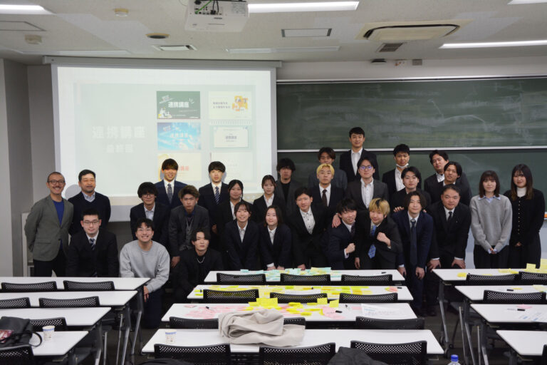 【嘉悦大学×地域活性化センター 最終発表会！】🎓

島根県出雲市を舞台に、岩月・白鳥研究会の学生が活性化施策を提案しました。「友達に出雲を勧めよう！」をテーマに、動画制作や試食、デジタルアーカイブ化など、独自の視点で魅力を発信✨

詳細はぜひHPからご覧ください！
kaetsu.ac.jp/news/faculty/3…