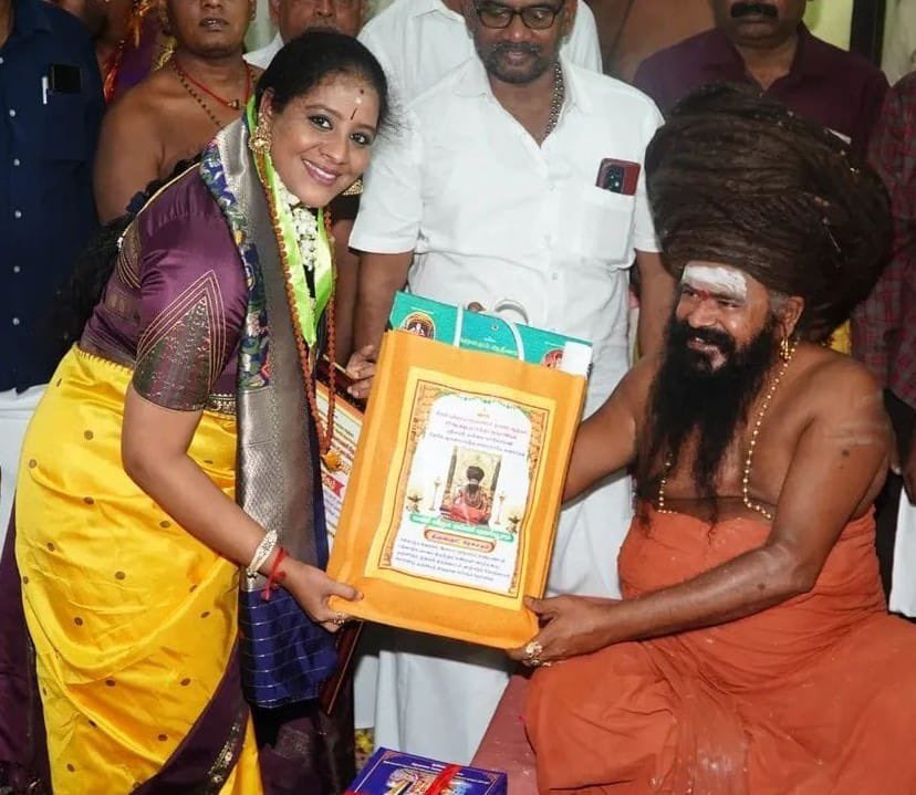 Suchithra8's tweet photo. 1. Kalaimamani 
2. Isaikathavani 
3. Dharmathma Dr V Vaidhyasubramania Iyer Award
4. Devi Award 

Few accolades in 365 days  🙏🏻 Thanking each and everyone! https://t.co/7CeDMv8CHf