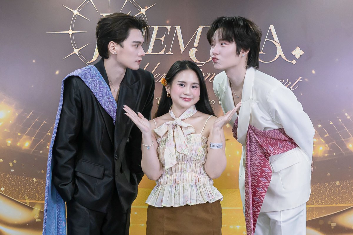 Rizzippeza's tweet image. ดูรูปเสียเงินไปก่อน เพราะรูป lucky fan ดูมันดิทํารูปเราหาย ถอนหายใจล้านรอบ