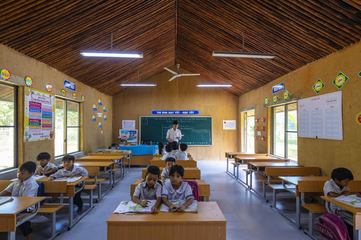 CPMMwangi's tweet photo. The Nuoc Ui School by VTN Architects.

Built of  rammed earth.

Healthy for the children. 👌 https://t.co/zj6Xt92HyF