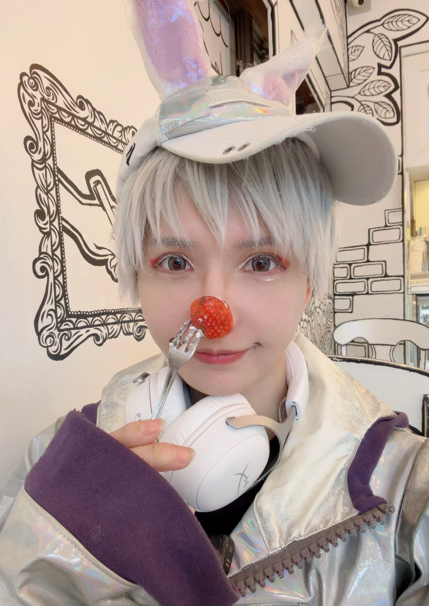 ranpyon_moonian's tweet photo. ロケ撮影に街ブラしたじょ！

そこで2Dカフェたるものを発見
内装もケーキも2D！
おしゃれ〜✨ https://t.co/f7LiKYtV6X
