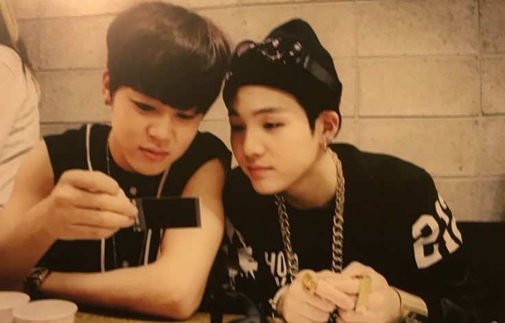 ˖ ࣪ ‹ Yay busca mutis #armys 

⠀　₊　　　˙　　⠀⠀✦⠀　　　˙　　₊　
　　　◜　only BTS　  ´　voto, hago stream　　.　　
　　　　⠀𓈒⠀　ㅤ۫　　　𓏼　　　'　　.
　　　flasheo confianza　　˘　　she/they

— 🎧 !!  Taegi bisaed
 ──★ ˙ ̟   interactuo full