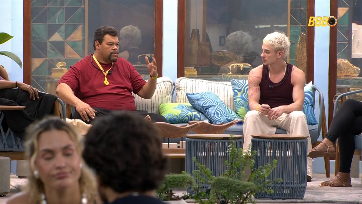 canalantenados's tweet image. Babu: "Ninguém cerceou ela [Sol] de falar. Pelo contrário, ela ficou uma hora falando e o Tadeu não falou nada. Até porque foi pro comercial, voltou… Agora, a parada tá no ar. O que vão fazer com isso é o jogo. Podem fazer um recorte do menininho branco discutindo com a mina.…