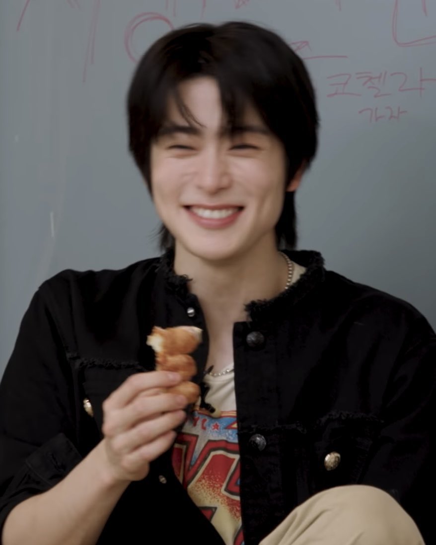 _jjeongjjh's tweet image. (｡◠‿◠｡)