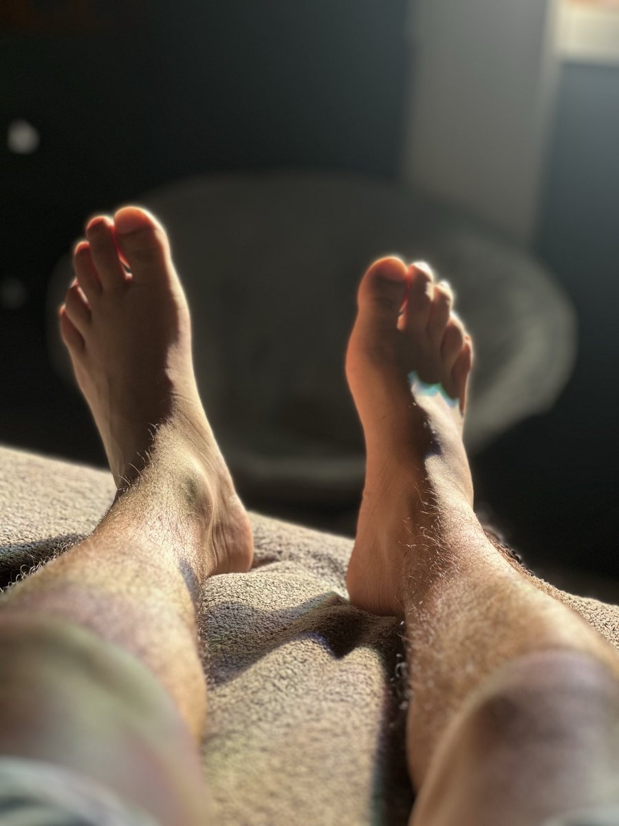 CHRISTIANNZ tweet media