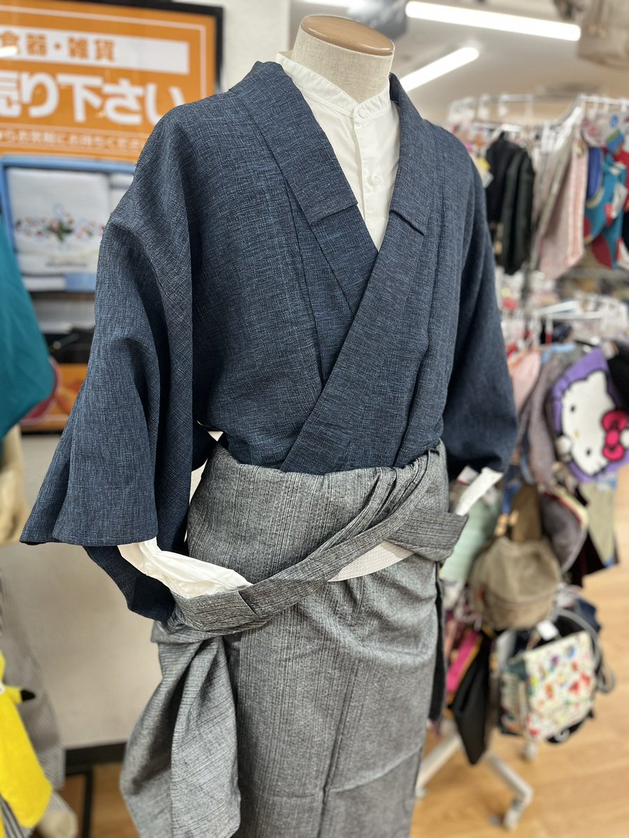 ＼店舗在庫でキャラの服装をしてみようシリーズ／
前回の万屋さんが売れたので、第二弾。
いま大人気の御当主様です✨
#ブックオフきもの