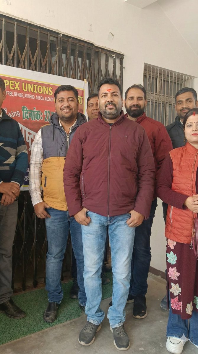 Praphoolam's tweet photo. 10 saal se humari maang "Seen" par thi, isliye aaj majbooran Bankers ne "Offline" mode ON kar diya hai. 
​5-Days Banking koi social media trend nahi—yeh ek overdue reality hai jiska hum 13 saal se intezaar kar rahe hain.
​Support our struggle for a healthy work-life balance! https://t.co/kTS0E7TQz3