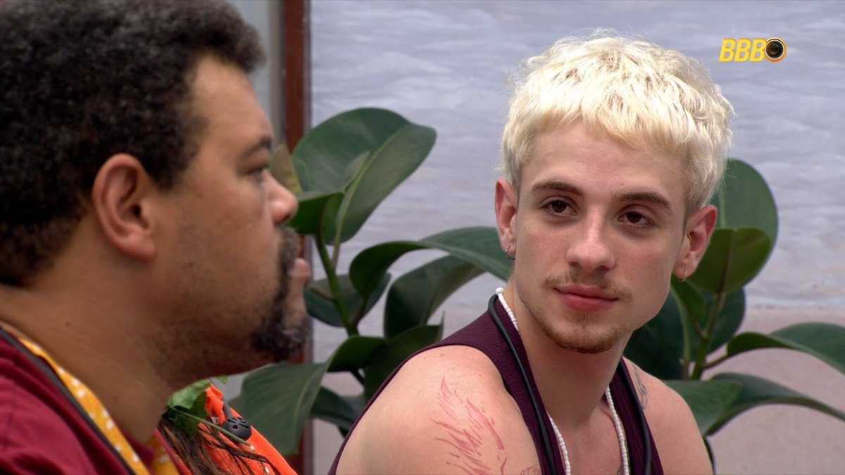 SeriesBrasil's tweet image. Babu sobre Sol Vega:

"Olha que coisa ridícula... a pessoa se consolando agora com quatro pessoas brancas. O corre tá rolando, as minas estão se empoderando, os LGBT estão se empoderando, os pretos estão se empoderando. A gente tem que estar lutando com as regras na mão mostrando…