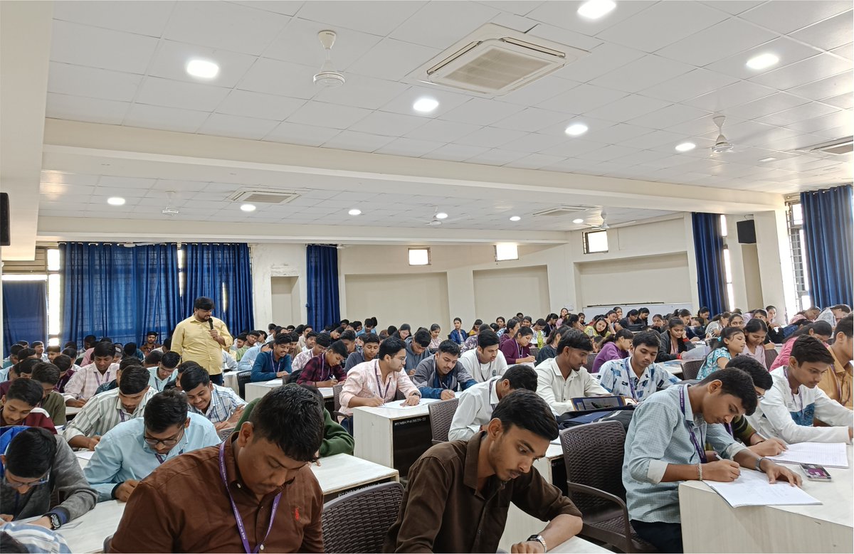 ritindia1983's tweet photo. ✨💡 Idea Generation Session @ #RITDiploma 🎓
An inspiring session under #MSBTE &amp; #COEPBhauInstitute initiative, led by
🎤 Mr. Harshal Patil, CEO – #NETRARITFoundation
👥 175 diploma students participated with great enthusiasm!#IdeaGeneration #StudentInnovation #CreativeThinking https://t.co/Bfjl8UVnWF