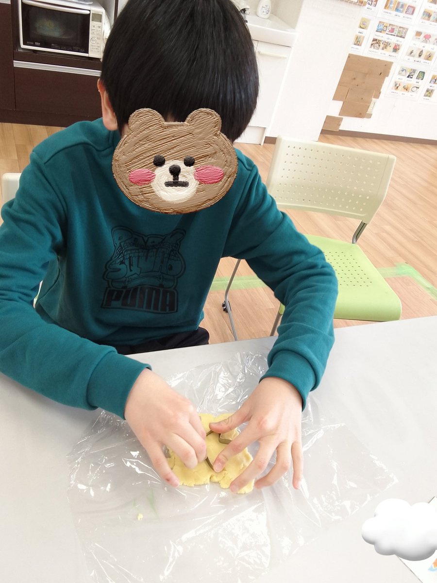 attomitsuke's tweet photo. クッキー作りをしました😊
上手に型抜きできていますね👏🏻
もちろんこの日のおやつは自分達で作ったクッキーです😋
「美味しかった！」の声が聞けました✨️

#放課後等デイサービス　#放デイ　#新潟県　#見附市　#あっとほーむ見附 https://t.co/19yaVHK3dV
