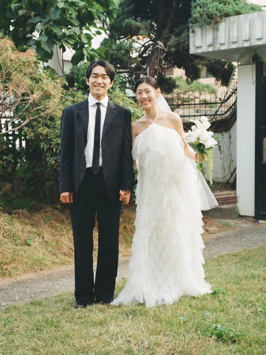 어제
재희분이(98년생우리막내)는 유부녀다
이런거 오엑스퀴즈 내서 에~이  엑스 ㅋㅋ 햇는데
유부녀라고 해가지고 ㄴㅇㄱ

남편이 장재웅씨엿네... 어머