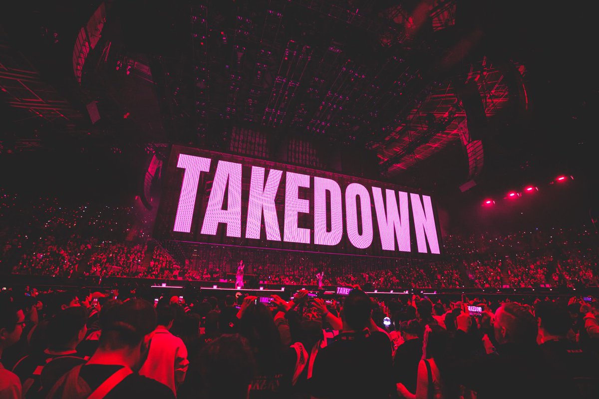 twicepopbase's tweet image. ‘THIS IS FOR’ IN LOS ANGELES