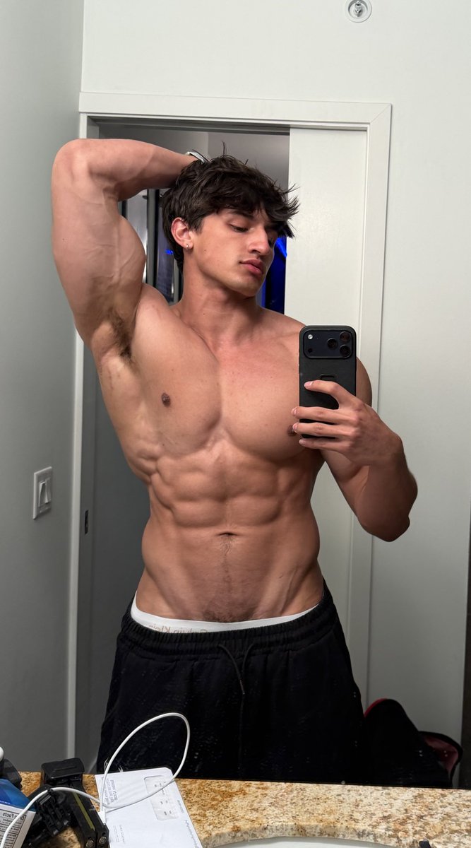 hunter davis tweet media