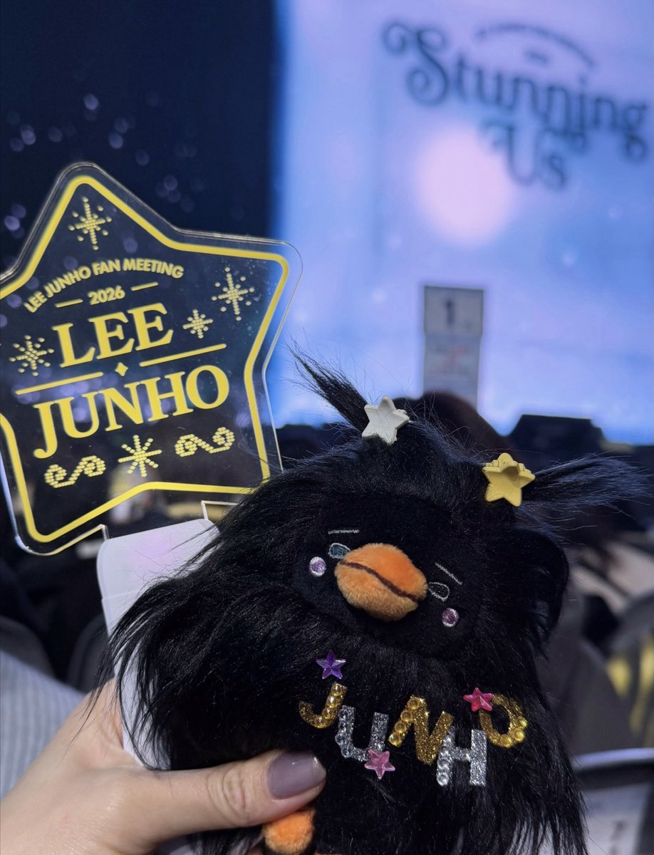 늦었지만 25일 화정에 영혼과 함께 바야바펭을 
놓고 와버렸습니다…
2구역에 바야바펭 이렇게 꾸며놓은 거 주우신 분 
계실까요ㅠㅠ(사진은 첫날 1구역 사진입니다)
혹시 주우신 분 계시면 DM 부탁드립니다🙏🙇🏻‍♀️