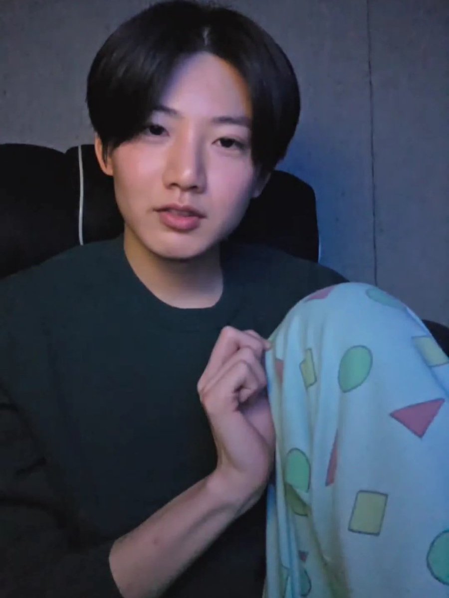 you can tell he's a keeper just from this shinchan pants 😭

2023                                          2026