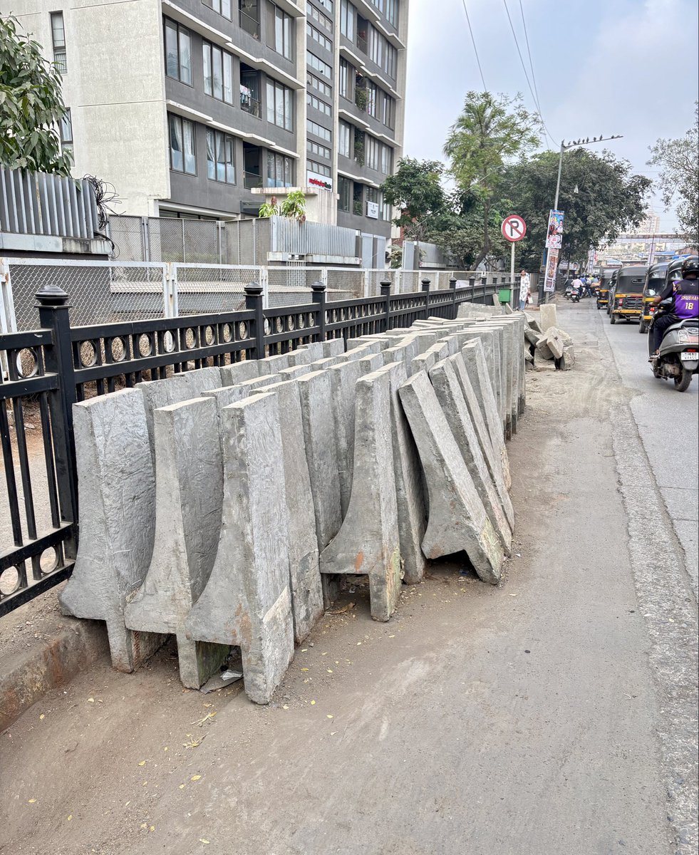 Roopesh Dhanawade™️ tweet media