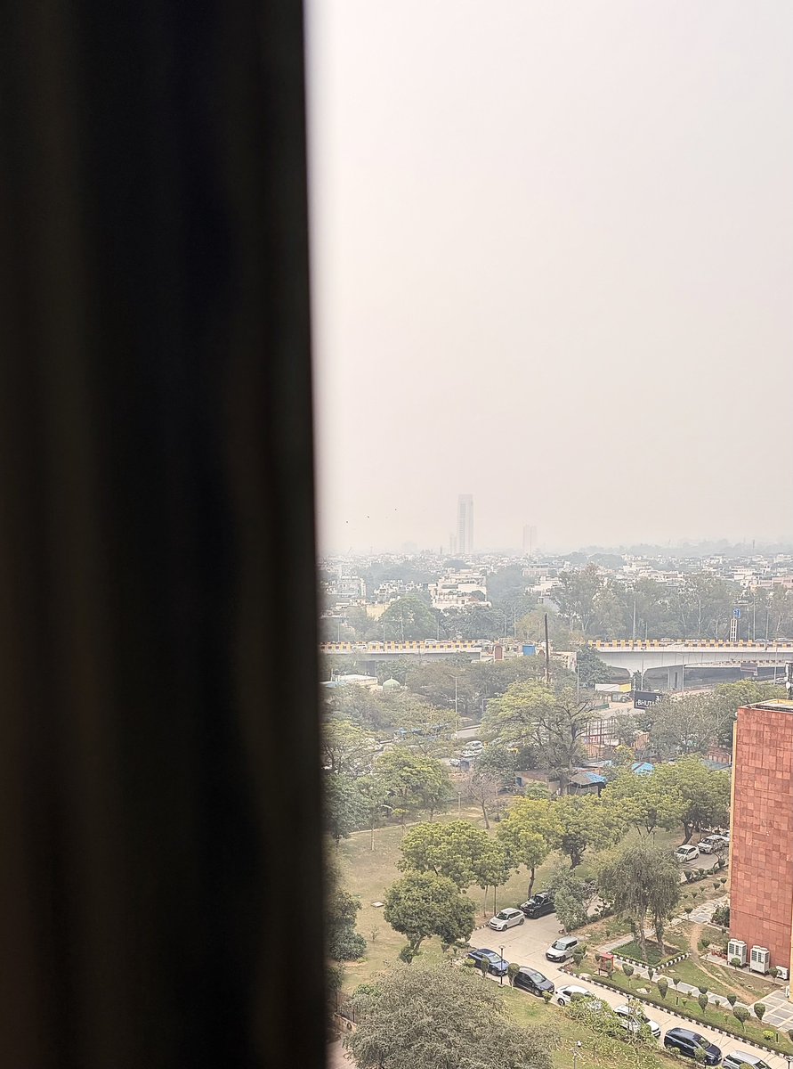 vashishtthaa's tweet photo. A radiant and beautiful Lotus Temple should be standing right there…somewhere. Pollution says otherwise. https://t.co/znhJyNnGkw
