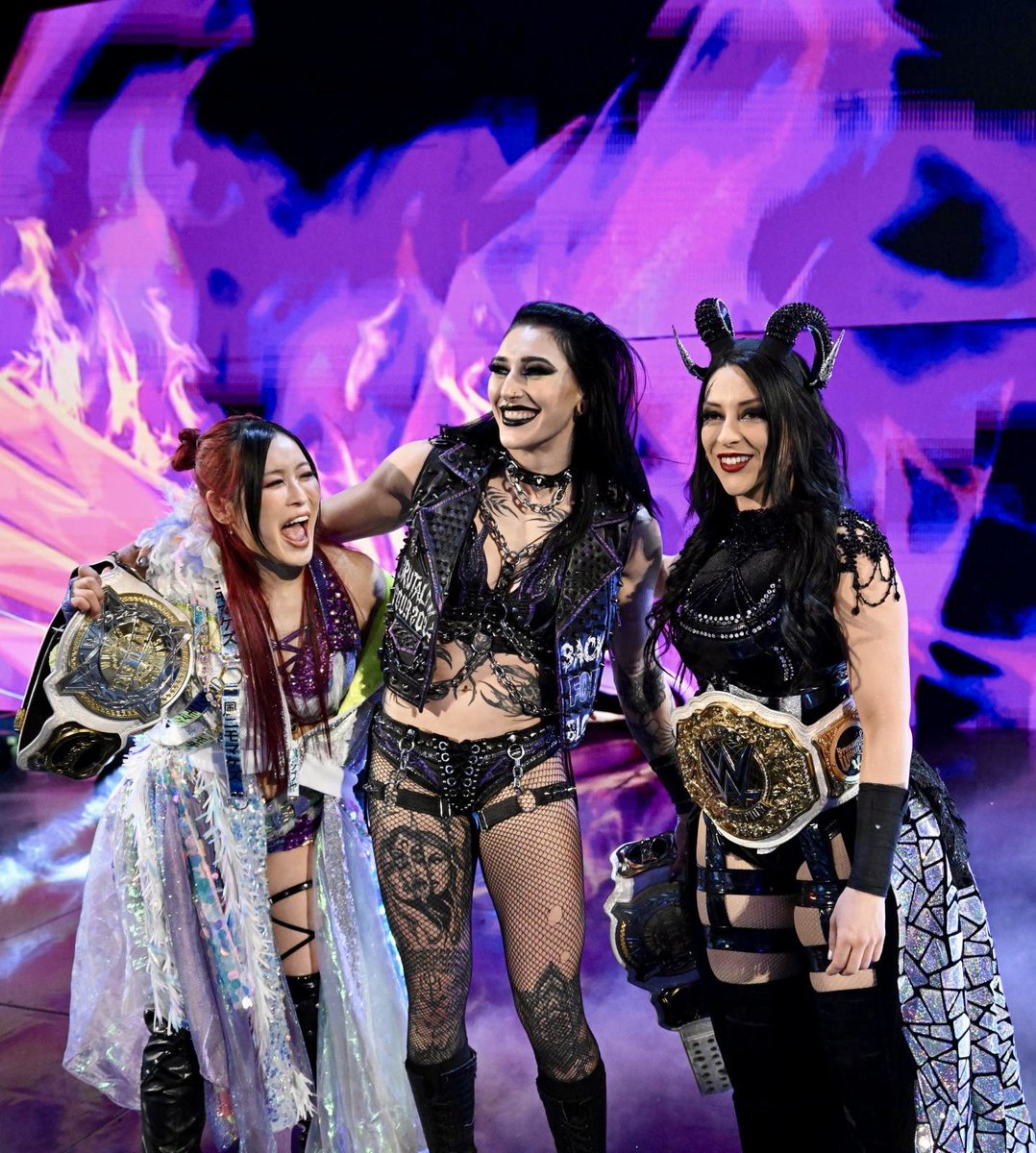 The champs are here!!!✨✨✨✨

#WWERaw