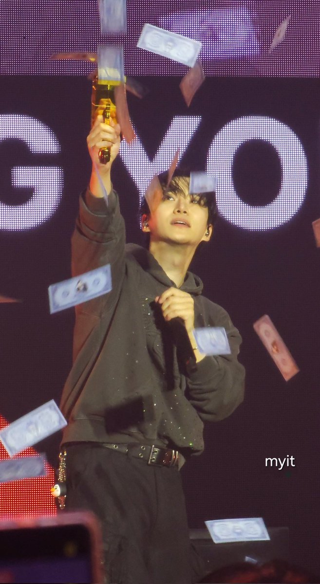 아 보고싶어
아 일하기 싫어
일 안하고 맨날 ⬇️얘만 보고 살고 싶음