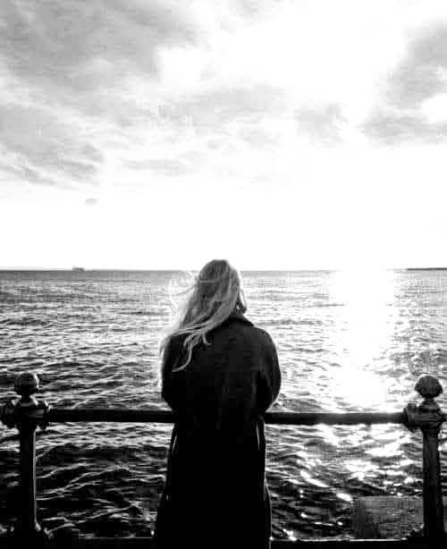 Si eres un océano, 
sé un océano. 

No te conviertas en un 
charco sólo porque
la gente no sabe nadar.
                 ~Fernando Sánchez.

Bonito día para todos.