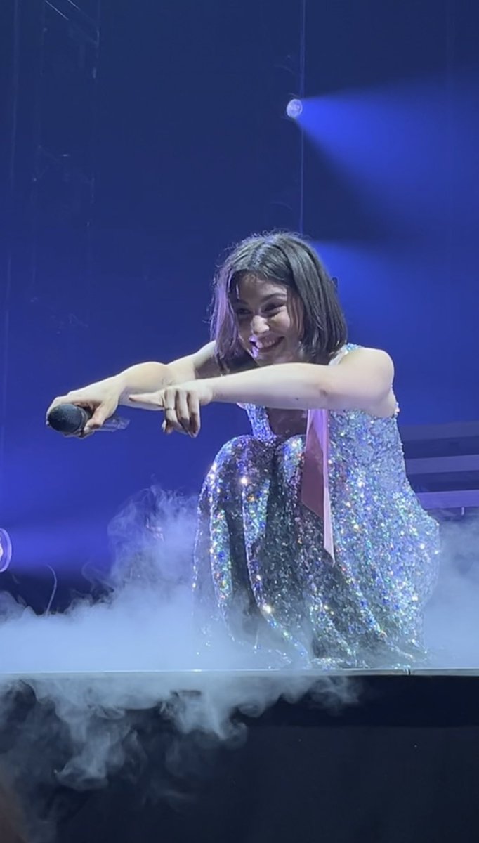 Iavendrrs's tweet photo. The best day of my life 29/4/25. Barricade at Gracie Abrams TSOU Tour and she told me she loved me 😭 still in disbelief tbh. https://t.co/rwPLxRxBPh