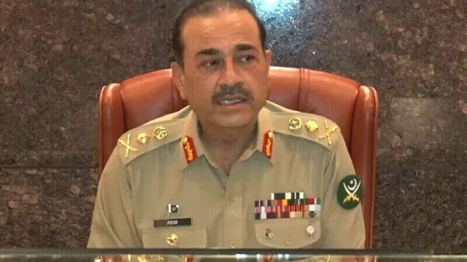 pakistanwalli's tweet image. This rabid psychopath has occupied my home called Pakistan, looted, tortured, imprisoned, disappeared, and killed my people. The psychopath has also given himself lifetime immunity. Can the DC, who works like this psychopath’s left testicle, take any action against him?