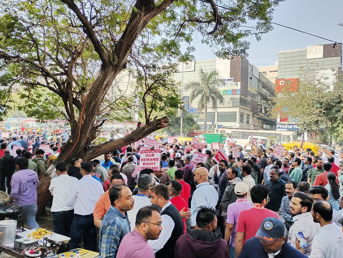 beta_kakku's tweet photo. Not just another strike, this is a revolution against a promise broken 
#5DaysBanking https://t.co/mK1Ixi2s9q
