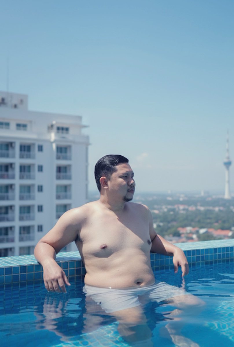 trysatyaku's tweet photo. Aduh geli jangan pegang yang itu!! Pegang aja yang ini heheheh https://t.co/iRR5AnDilf