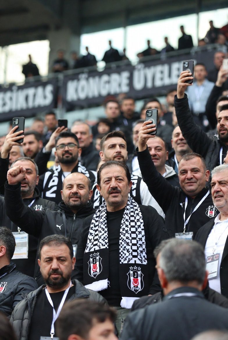 Beşiktaş tespitlerim:

A) Kongre üyeleri ve taraftar: Beşiktaş’ın gerçek sahipleri artık adamcılığı ve goygoyculuğu bırakmalı. Yine Fikret Orman’ı başkan yapacak tayfa başlamış. Kimse Beşiktaş’tan büyük değildir. Egolarını Beşiktaş’tan büyük sanan kimseyi istemiyorum.