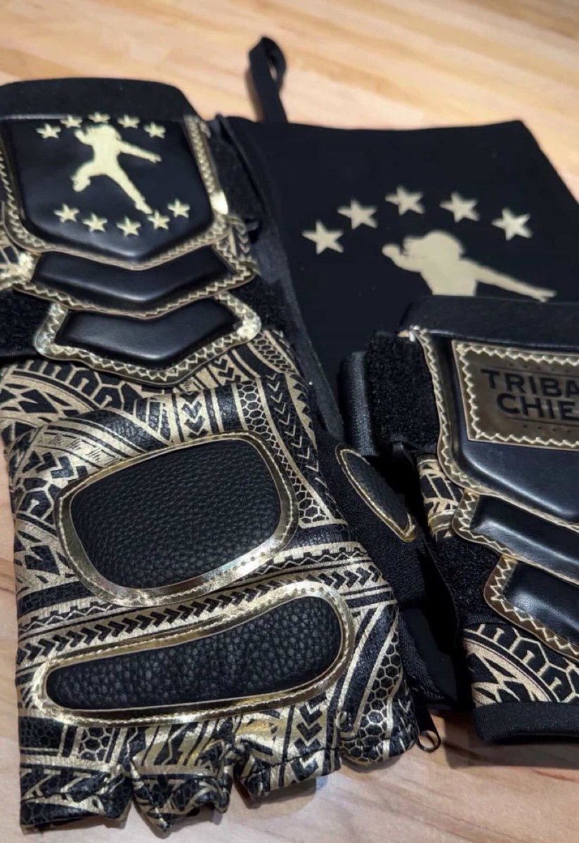 WWWROMANS63's tweet photo. Preview of Roman’s gloves for the Rumble event 👀

#RoyalRumble2026 https://t.co/ZkooJk5pw6