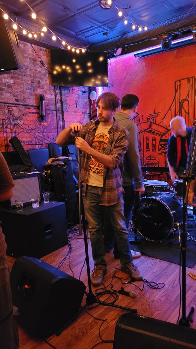 📸 red vox || 2024 hop shoppe show [nov 30, 2024]

source: larxiearveri (reddit)