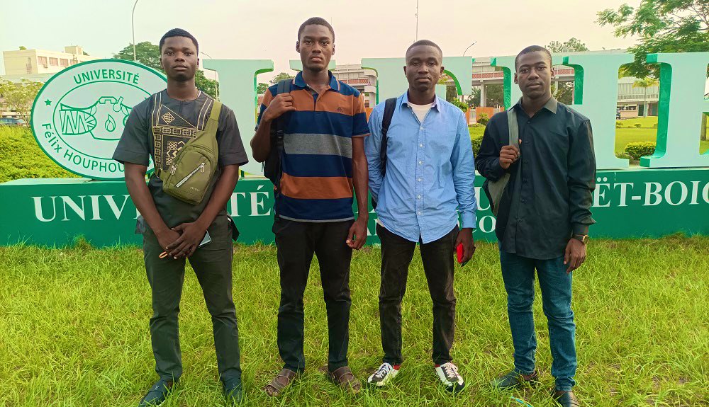 mbeatowe's tweet photo. Aujourd’hui, le paiement numérique est devenu la norme, mais il s’arrête là où le réseau sature: Les Ivoiriens Ibrahim Junior Konaté, Ariel Placide Kouakou, Djiablé Luc Olivier Jaurès et Jean-Luc Adjo  de l’Université Félix Houphouët-Boigny d’Abidjan-Cocody sont à l’origine de Rema Pay, un protocole de paiement 100% hors ligne basé sur le Bluetooth offrant une inclusion financière totale aux zones les plus reculées.
-
Comment ça marche: https://t.co/Eh12ojQjZS