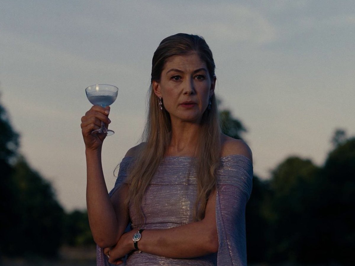 FilmUpdates's tweet image. Happy birthday to Academy Award nominated actress Rosamund Pike!