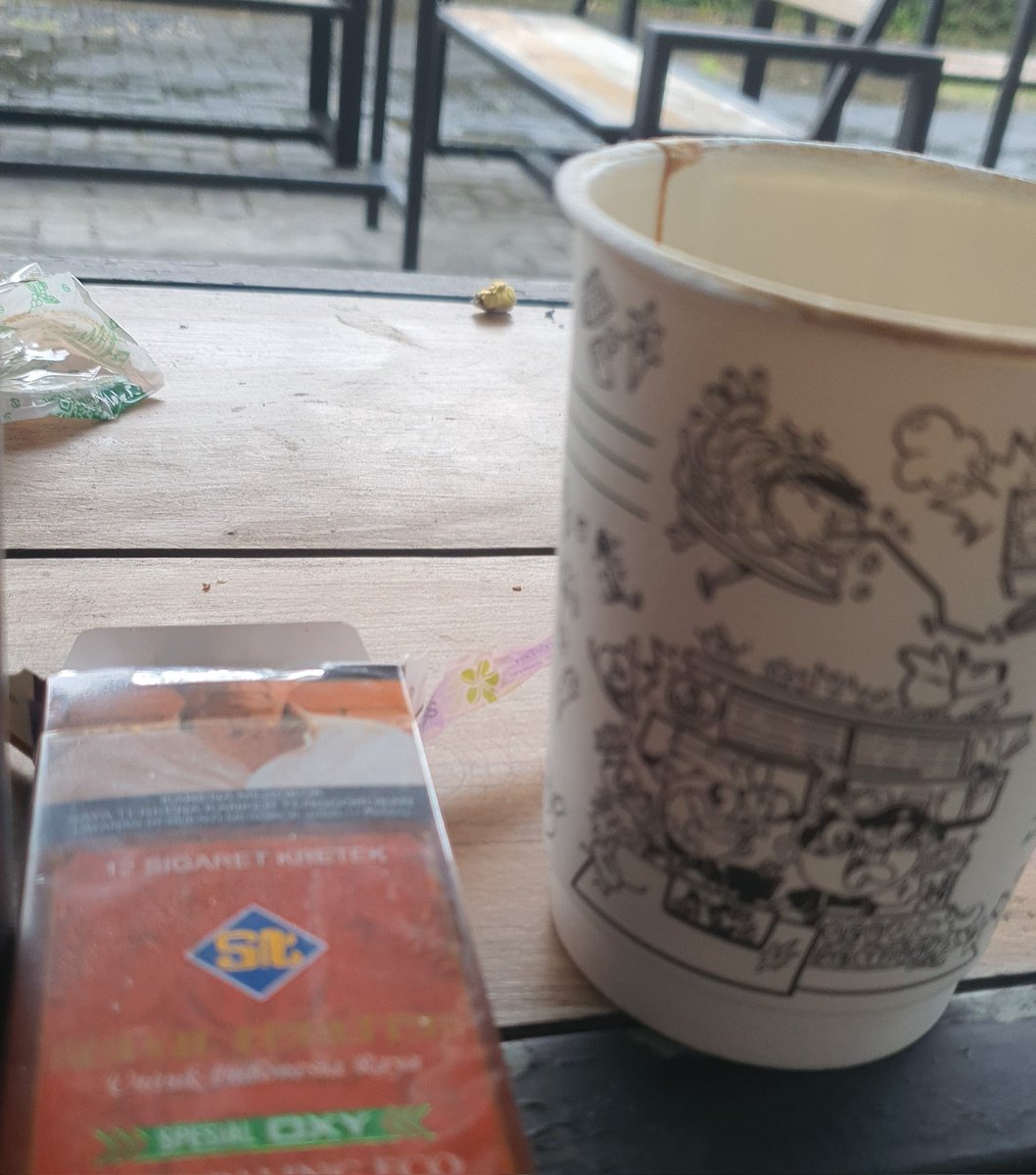 Berulang-ulang mbah Nun (CN) menjelaskan urusan hukum positif ini, krn saking pentingnya agar dipahami dimana sebenarnya posisi Hukum, Keadilan, Moral, dan Akhlak.
Rumah pertama adl Akhlak. Tempat dimana hati nurani, moral, keadilan, dan hukum harus berangkat.
Akhlak; wajib harus