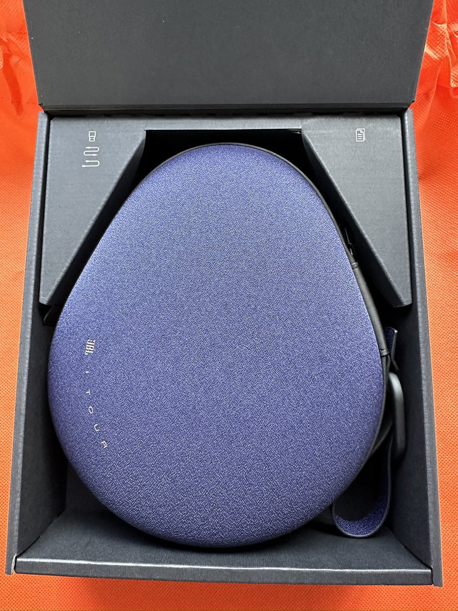 Toruhojobxib's tweet photo. 彼女からのプレゼント🎁 
大切に使わせてもらいます。
#JBL 
#TOURONEM3 
#ワイヤレスヘッドホン https://t.co/lGO3mOi8PA