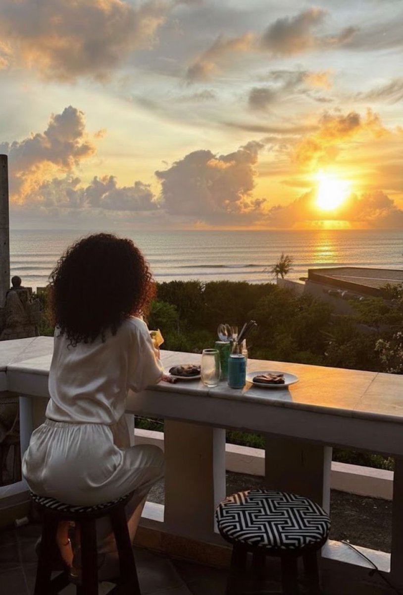 Kudos to all who are trying to build the life they want from scratch.

No rich parents, no inheritance, no connections, no privileges.

Just pure hard work, sweat and prayers.

May you achieve the life that you deserve and more