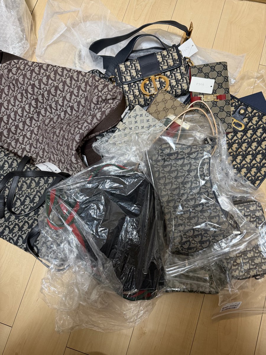 yuseisun's tweet photo. ヤバい
クリーニング商品集めすぎた…
今の力量だと何日かかるんだ？
だがこの量をこなした後のスキルアップは間違いないな！
数をこなさないと分からないこともあるー
頑張ろ🔥 https://t.co/j0sY7ICyy4