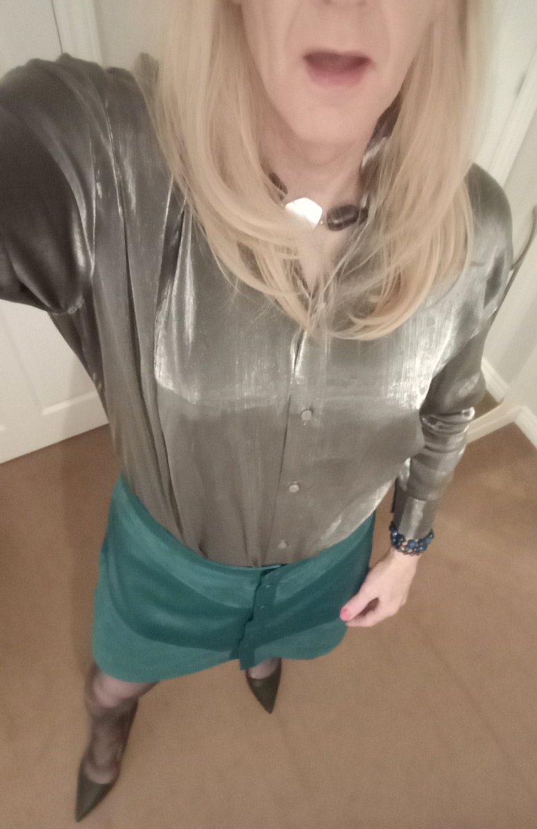 Tuesday morning. #Crossdesser #nylonfetısh #nylonlegs