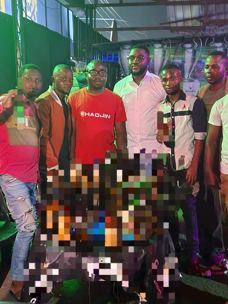 Wanzavalere07's tweet photo. Hier, à l'occasion de mon anniversaire, j'ai célébré avec quelques motards ressortissants de Beni vivant à Kinshasa. 

Un moment de joie et d'échanges sur les réalités de chez nous et les perspectives d'avenir. Thanks to #Jesus.

#Congo  #NordKivu #Beni🇨🇩 https://t.co/Mbq0T4Re6t
