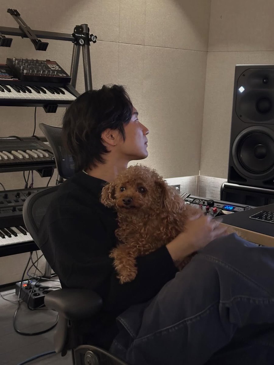 woopeony's tweet photo. daniel with poong 🐾 https://t.co/ZhoI8GieEn