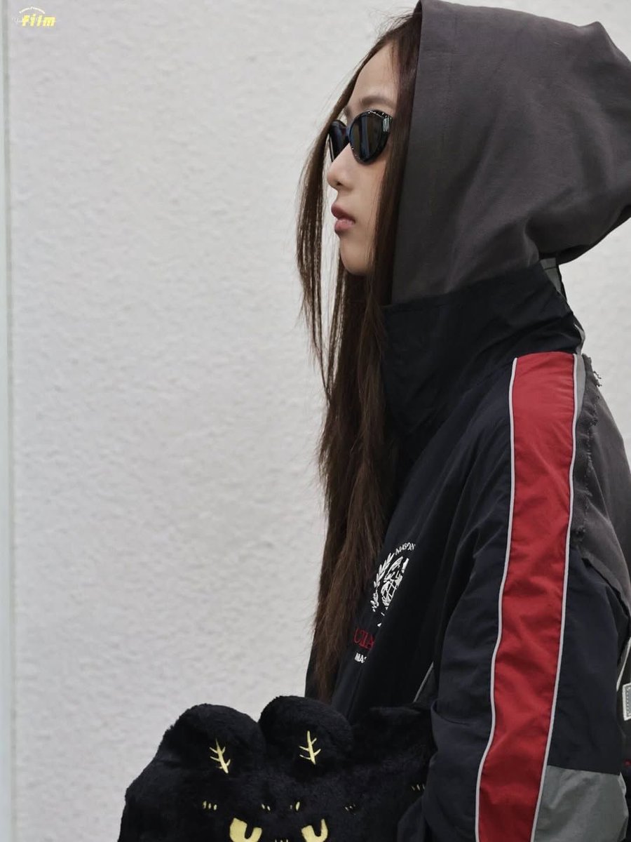 rachanamtan_'s tweet image. Film  and Her Airport Style ♾️🤫 #filmracha