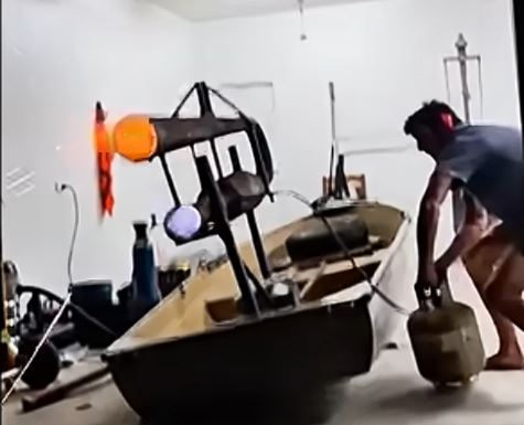 Not Color shows Vector.

  Blue extremely Conductive drives Transport Vector.

 Hot orange flame not very conductive.

When a magnet get hot it's field becomes diffuse.