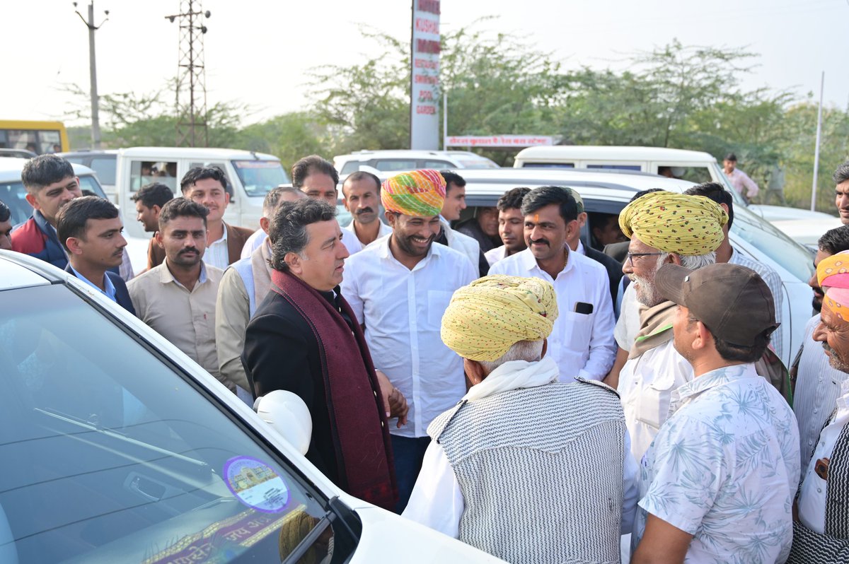 kkvishnoibjp's tweet photo. गत दिवस गुड़ामालानी विधानसभा क्षेत्र के प्रवास के दौरान आलपुरा पहुँचने पर कार्यकर्ताओं और शुभचिंतकों ने जिस गर्मजोशी से स्वागत-अभिनंदन किया, वह अद्भुत था।

​रास्ते में मिले इस स्नेह और आप सभी के जोश को देखकर मन अत्यंत प्रसन्न हुआ। आप सभी का यह प्यार ही मेरी असली ताकत है।

​इस शानदार स्वागत के लिए सभी साथियों का हृदय से आभार।

#kkvishnoi #MlaGudamalani