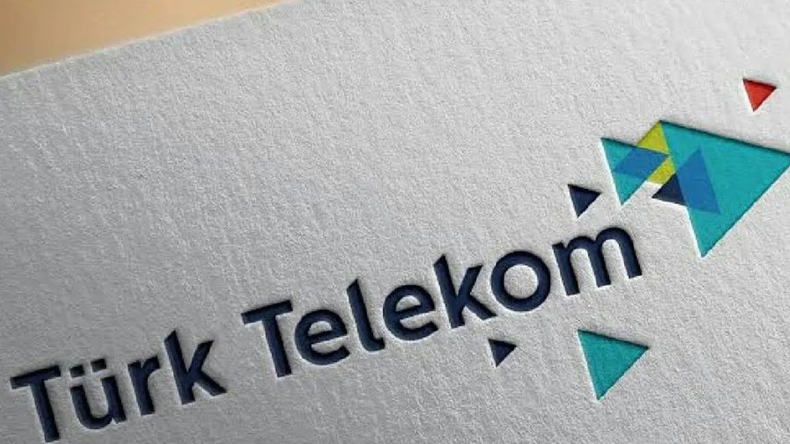 🔴 CHP’li Deniz Yavuzyılmaz’ın iddiası: Türk Telekom’da 6,4 milyar TL’lik yeni bir vurgun hazırlanıyor.

• X’den ‘bu bir soygundur’ uyarısında bulunan Yavuzyılmaz savcıları göreve çağırdı, o iki şirketin adını açıkladı:

— İstanbul, Ankara, İzmir ve Antalya’da
6,3 milyon