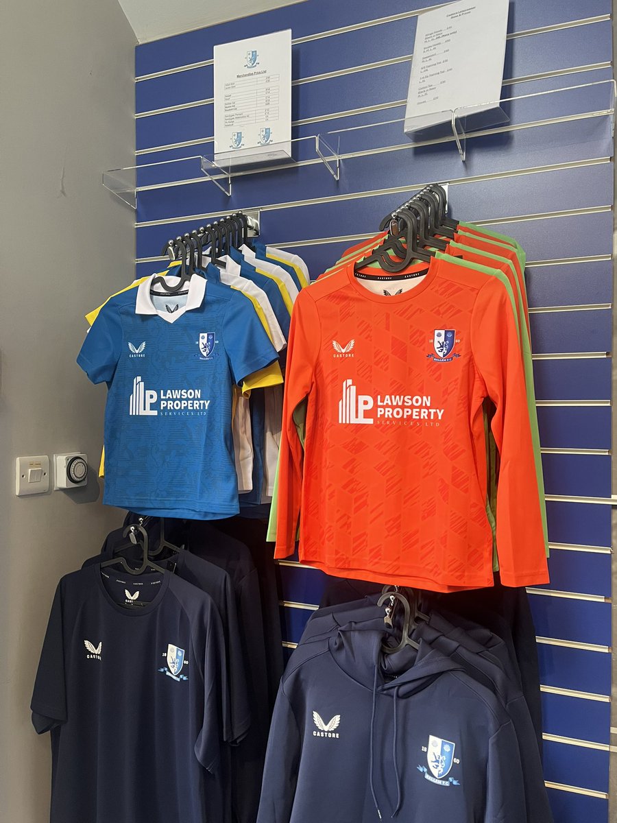 Leisurewear 25% off online! 📣👕 

This discount is available at our quiz &amp; merchandise evening on Friday on leisurewear ONLY.

Replica kit is limited but our restock and preorder delivery is expected this week, apologies for delays from our suppliers. 

#HallamFC