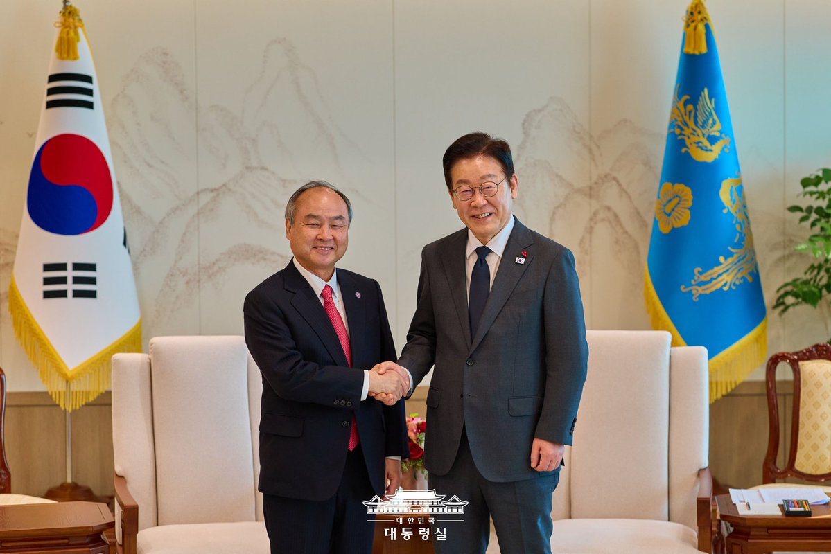 {광주전남 통합과 전남광주의 경쟁력❷}
-광주전남을 AI대표도시로 도약시킬 
   4대 핵심동력-

1. More is Different.(통합하면 달라진다)

왜 광주는 AI 중심의 광주전남 통합 도시를 만들어야 하는가?

인류역사상 3번의 산업혁명이 있었고, 매번 국가와 도시의 운명이 바뀌었다. 
1차 산업혁명은